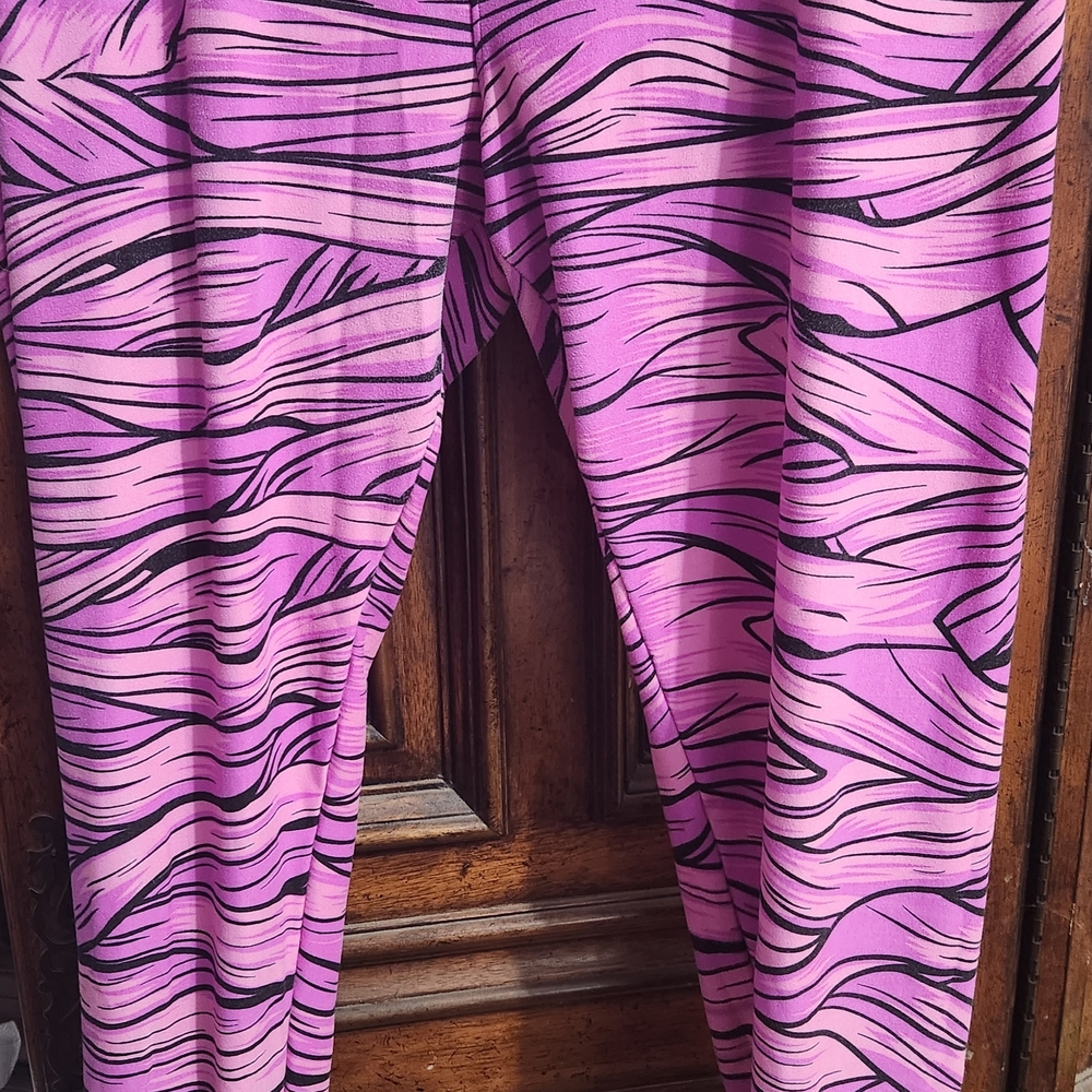 LuLaRoe Pink and Black Leggings with Smooth Stretchy Fabric